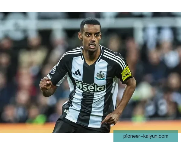 伊萨克进攻体系适配表现稳健，助力球队竞争力增强